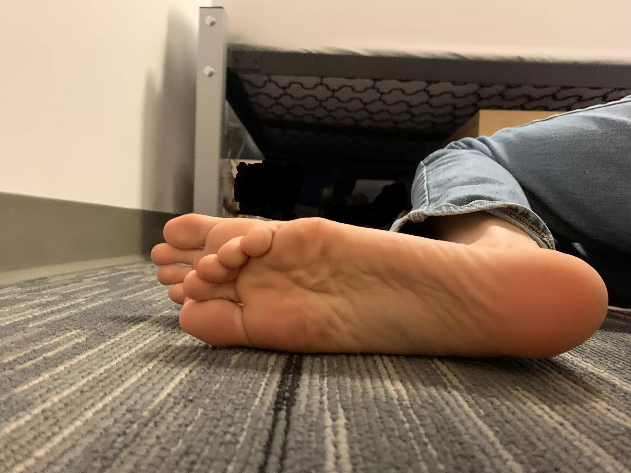 soles out 💛😘