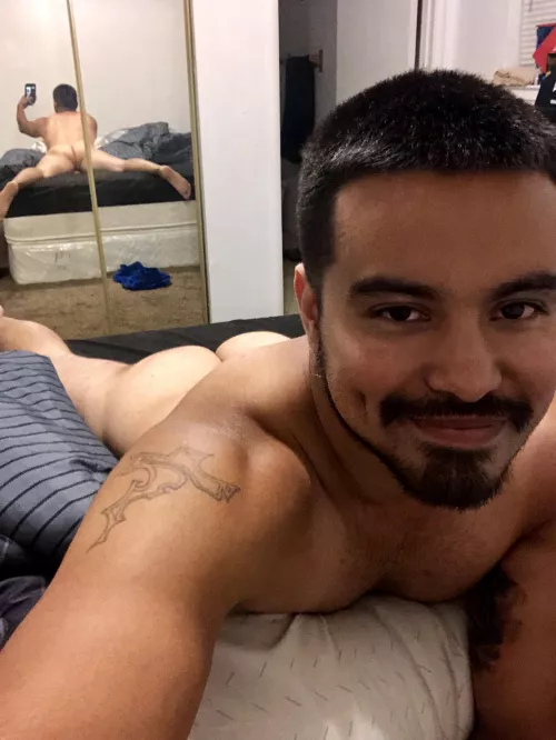 Some warm buns this Friday! 😜😈