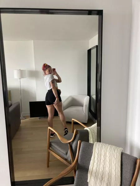 someone buy me a mirror like this so i can take cute nudes 😈