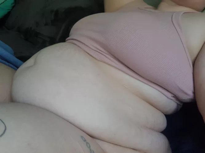 Someone feed this hungry piggie 👑🐷