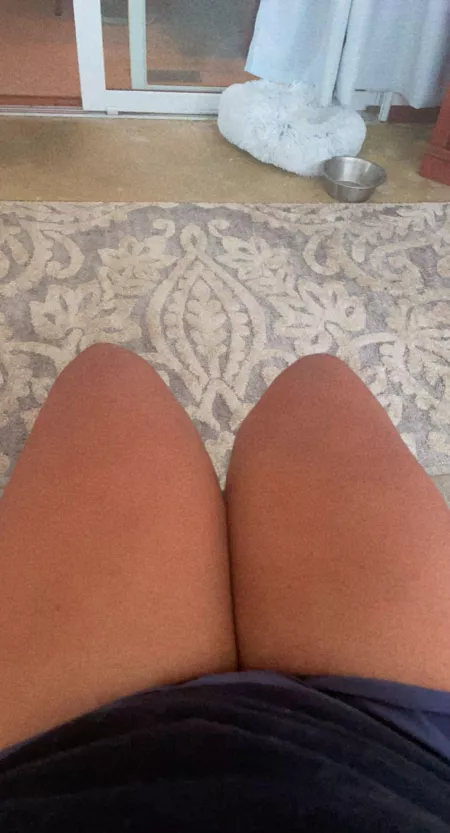 someone message me and give me attention i need it. anyone down to rp?😏