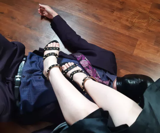 Sometimes a Domme's just gotta put her feet up and relax 😊