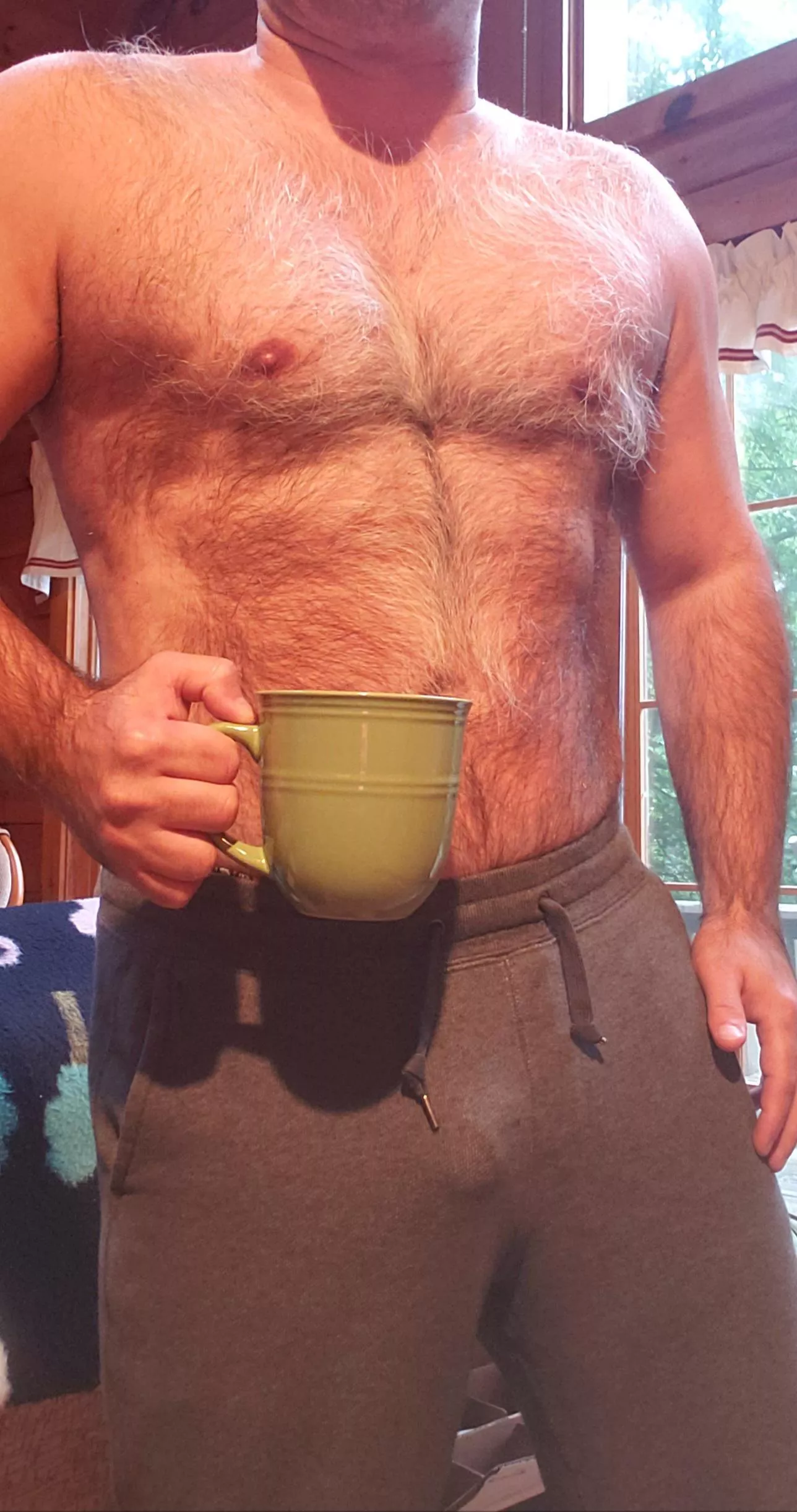 Sometimes pictures are taken for good reasons. Like this one, because it's finally chilly in the morning and I hear Jerry asking Elaine if women know about shrinkage π
Sometimes pictures are taken for good reasons. Like this one, because it's finally chilly in the morning and I hear Jerry asking Elaine if women know about shrinkage π