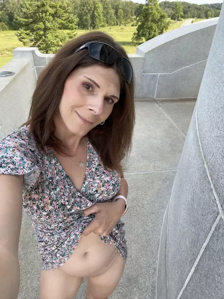 Sometimes the littlest peek is all that’s needed (39F)