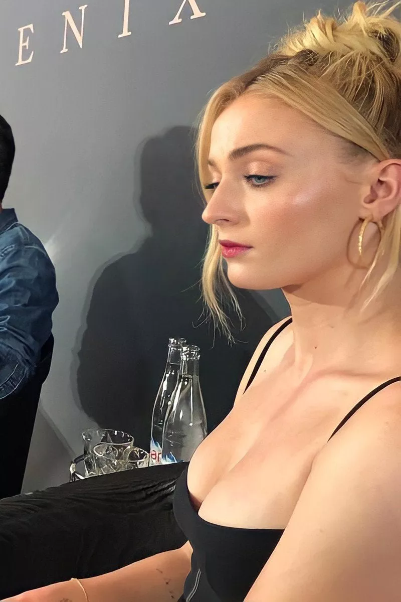 Sophie Turner's cleavage