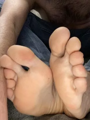 Sore feet after work 😩🦶🏼