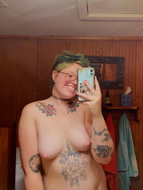 staying in this cute lil cabin in the woods this weekend!