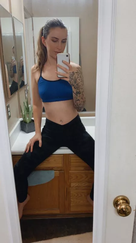 [STBA] good morning about to hop in the shower who wants to have fun😈😍