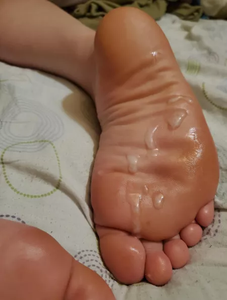 stroking time guys! 💦💦 Enjoy my Wifes 👣