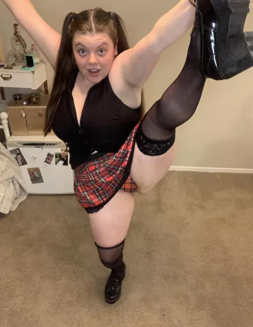 Taking pics by yourself is hard lol. Seeking a photographer. 🤣🤣