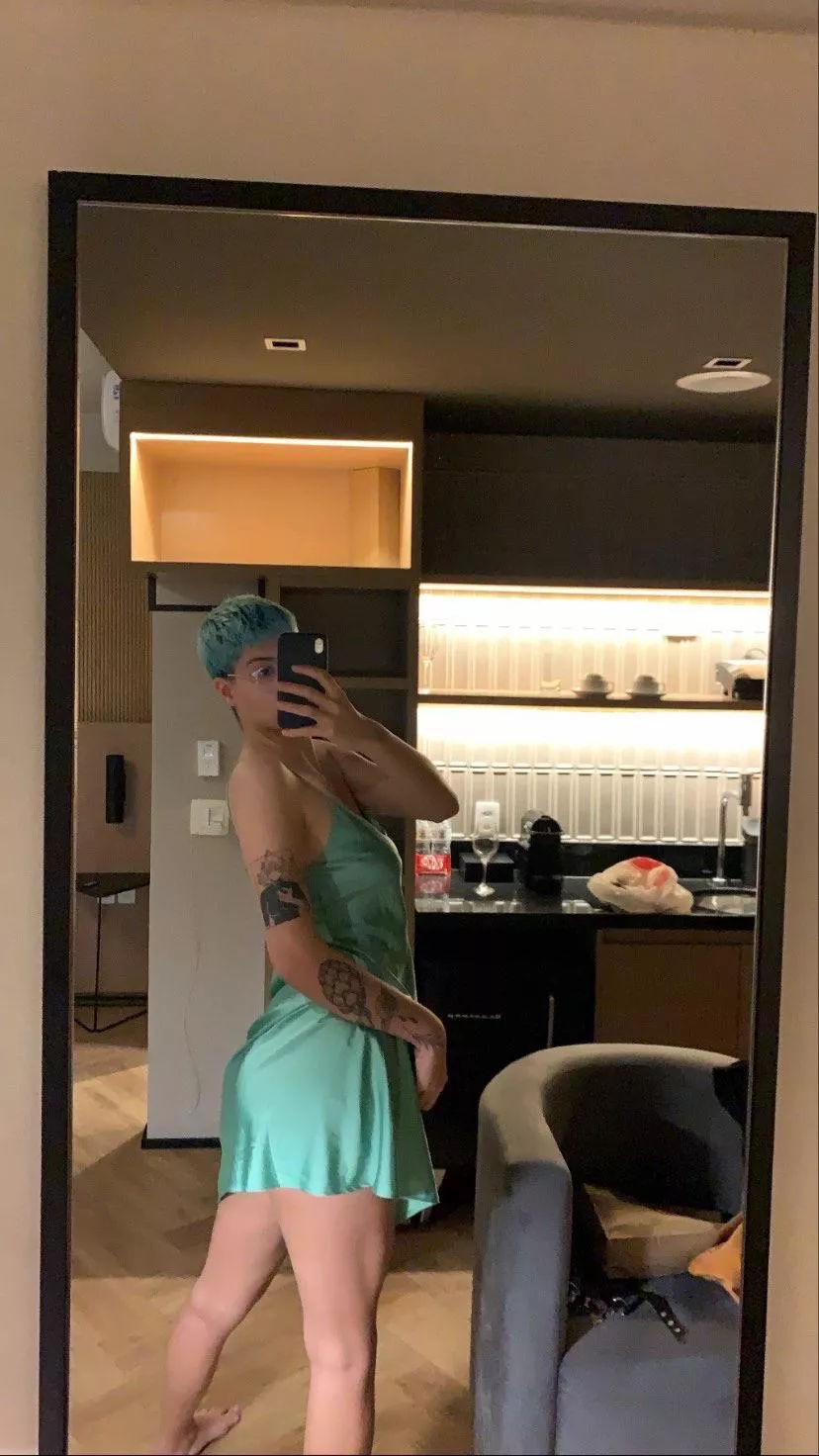 Tall women wearing dresses 🥵