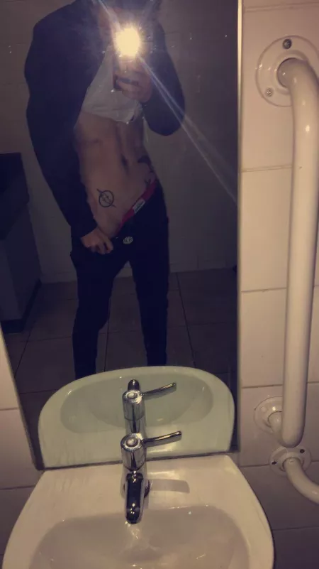 Text me ☺️ straight male