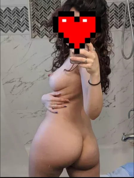 The boy[f]riend ignoring me again tonight