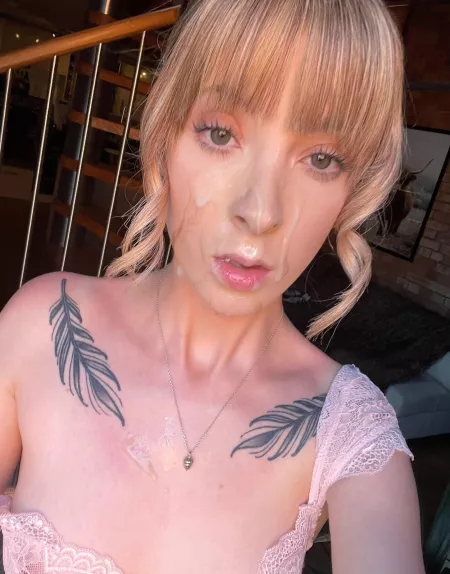 The empress of cum selfies