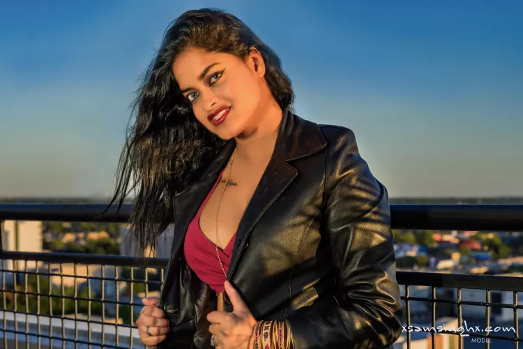 The return of the maroon crop top