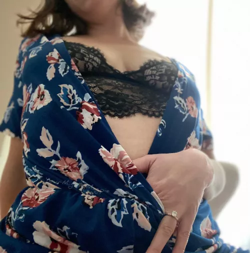 The ring doesn’t come off, but the rest does.