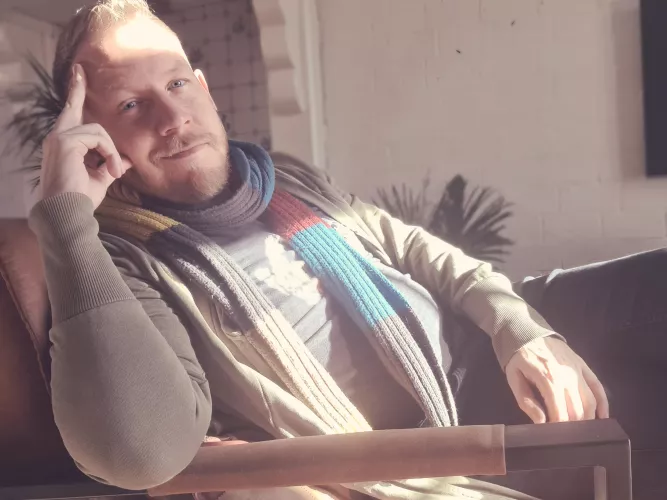 The sun was so nice and warm on this cold fall day. Took a little break from ff14 😊