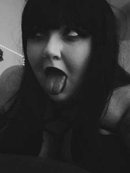 Things always get interesting when you bring the rope out 😈🖤