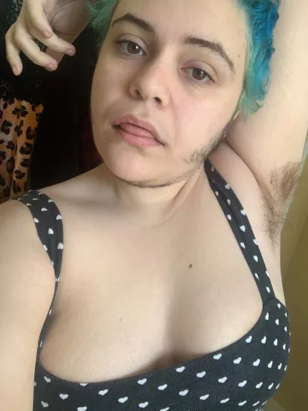 Thinking about dying my pit hair to match my hair :0