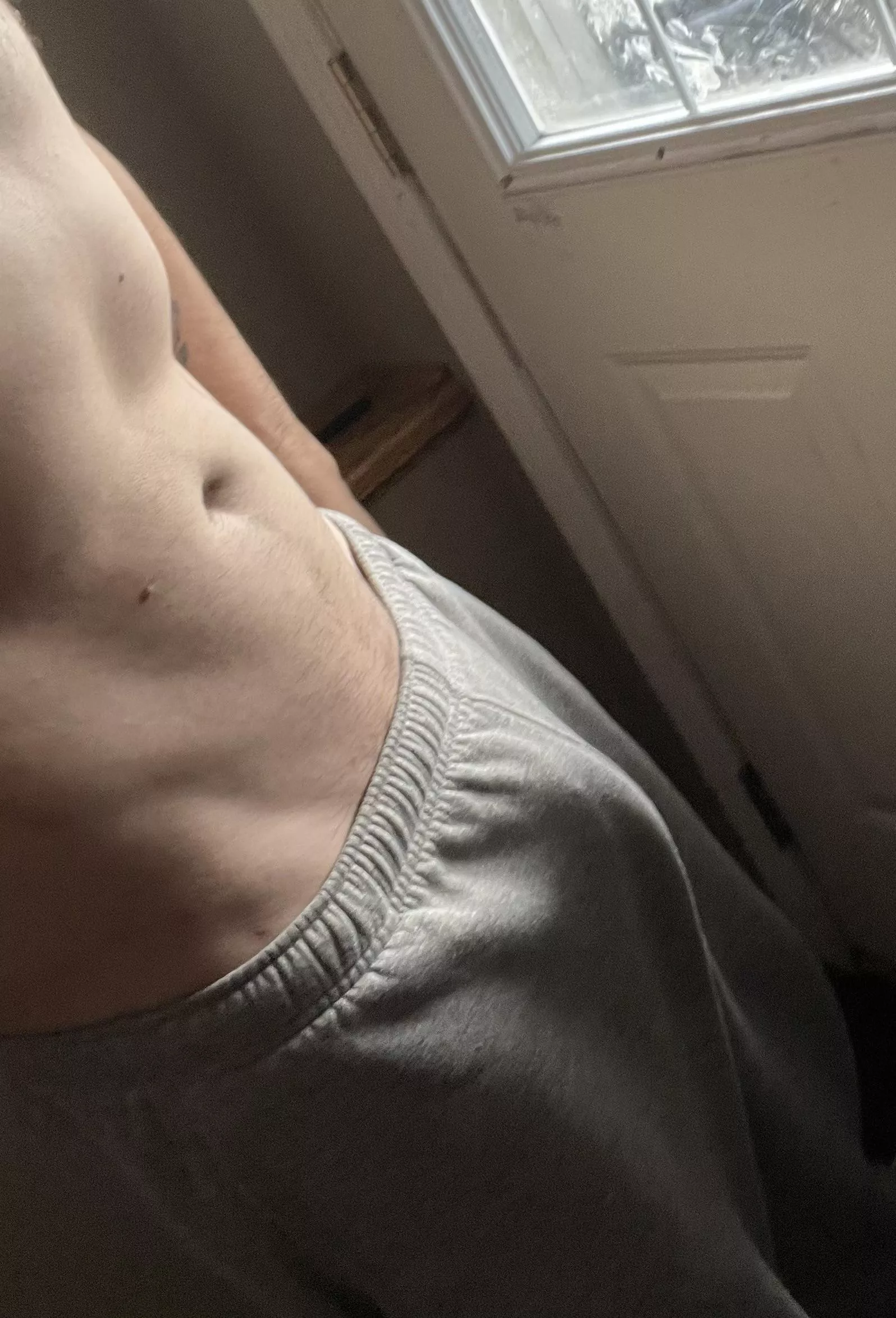 Thirst trap Thursday , for the wo(M)en who Love gray sweatpants season 😘