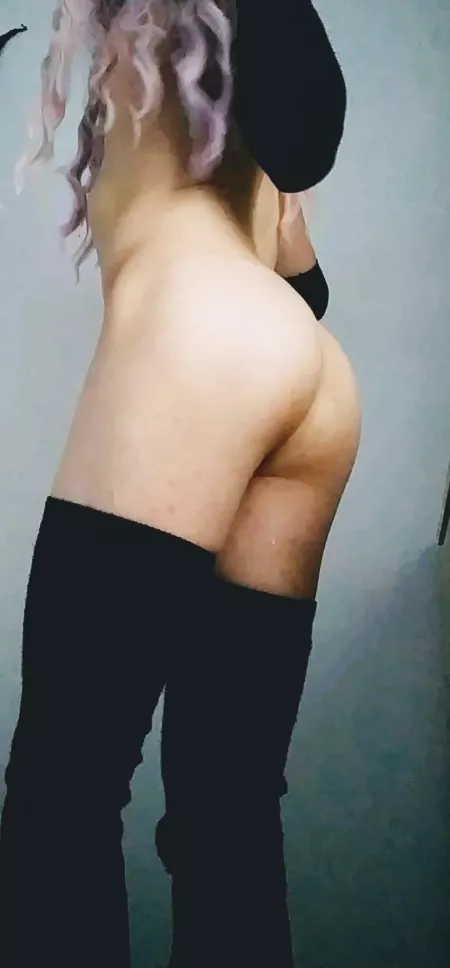This is my warm butt, would you like to taste ? 🙄😌😘 This is my warm butt, would you like to taste ? 🙄😌😘