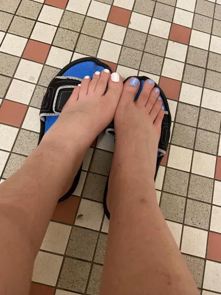 thought my feet looked cute here 💙