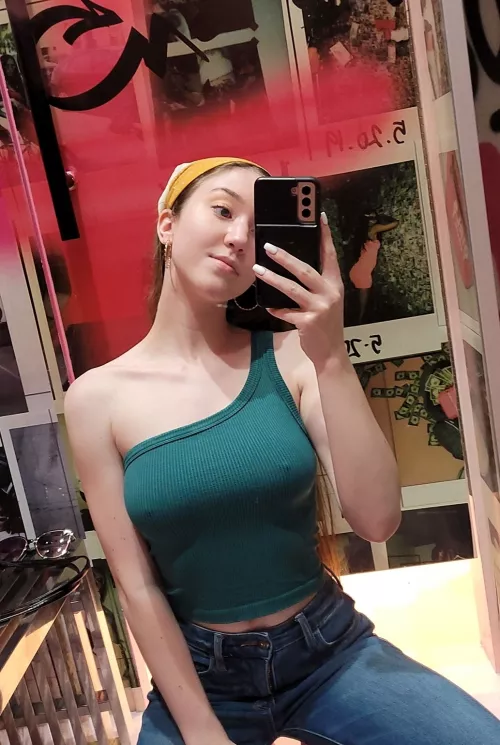 Tight Shirt With No Bra + My Favorite Jeans = Perfect Combo