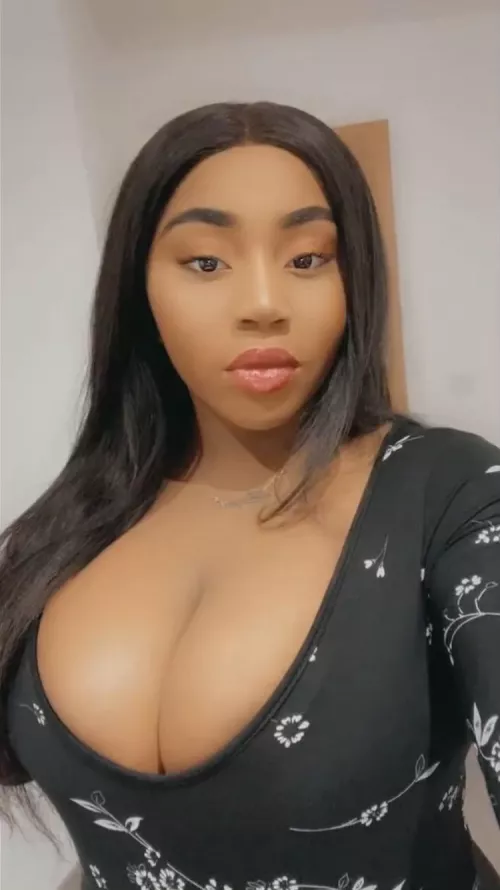 Titties for days 🤤🤤💦💦