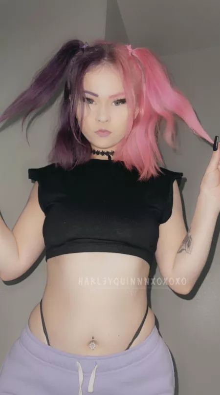 To the 6 who see this, would u pull my hair while u fuck me 🥺😈✨