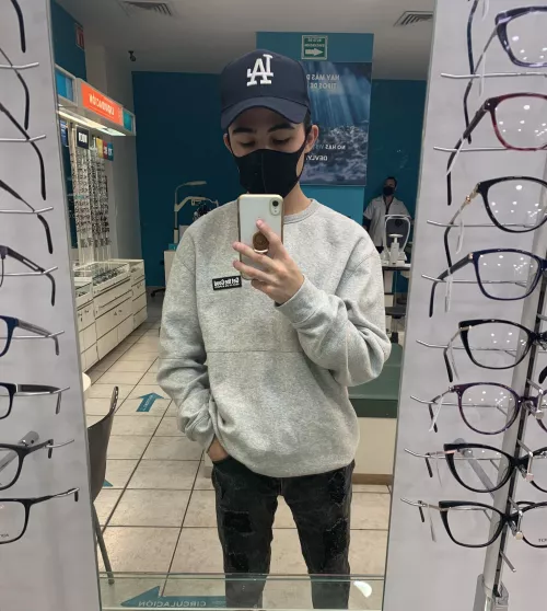 Today helping a friend choose glasses at the mall. 21 hmu, I’m bored af