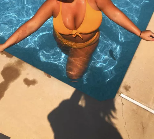 Trading gf. She’s 23 with DDD tits and a big ass. I do verify. Dm to Kik.