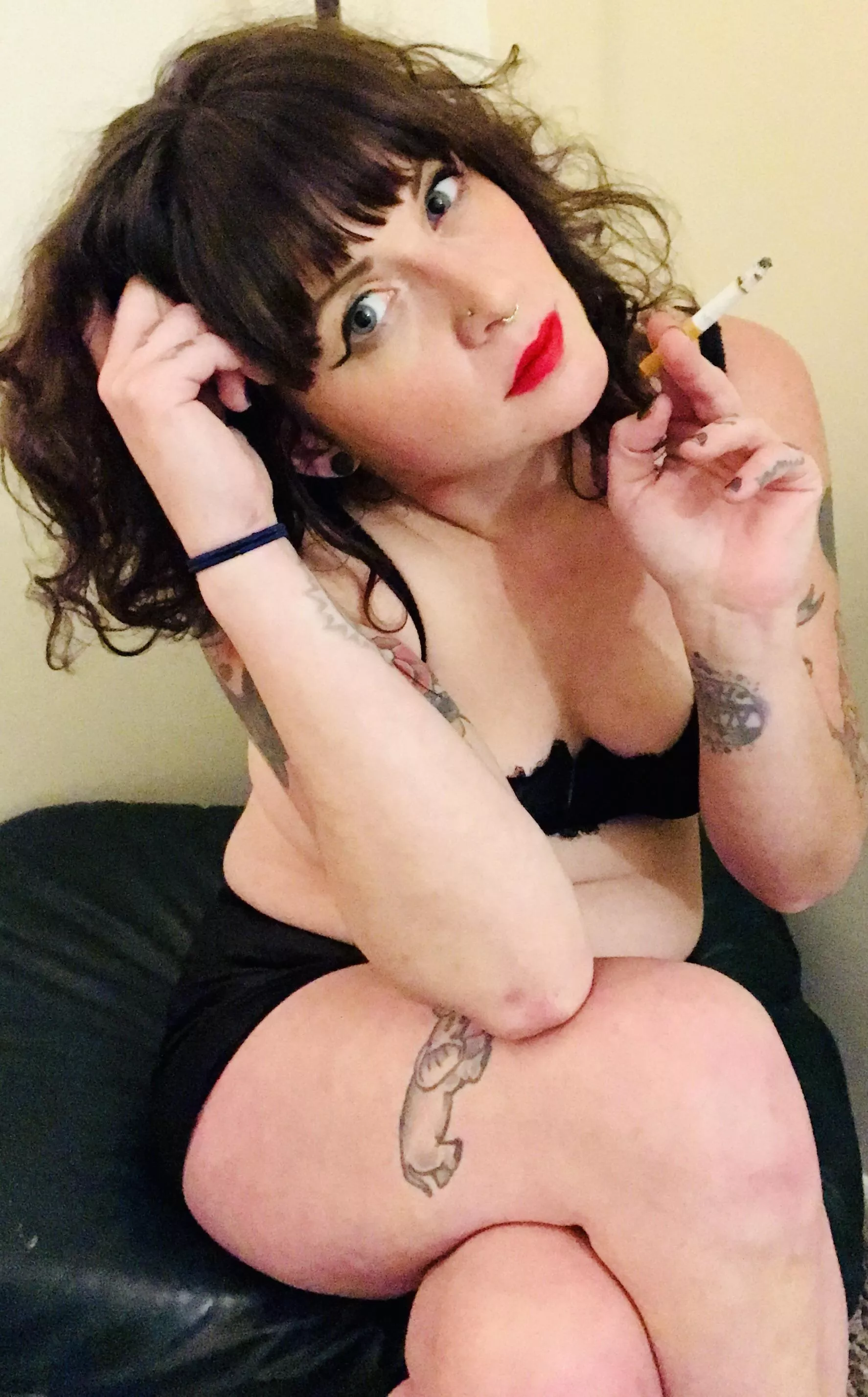 Trashy and sorta classy. The names Annie 😘