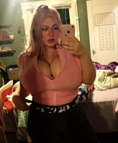 Tribute my boobs before my bf looks at my phone and sees it 😝hurry