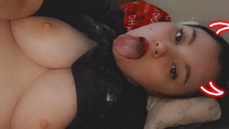 upvte if you’d piledrive me while your girlfriend isn’t home 🤫💋