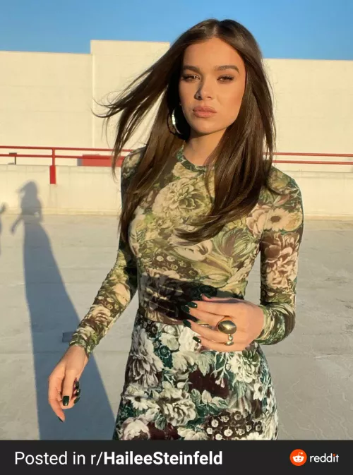 Use me for Goddess Hailee Steinfeld