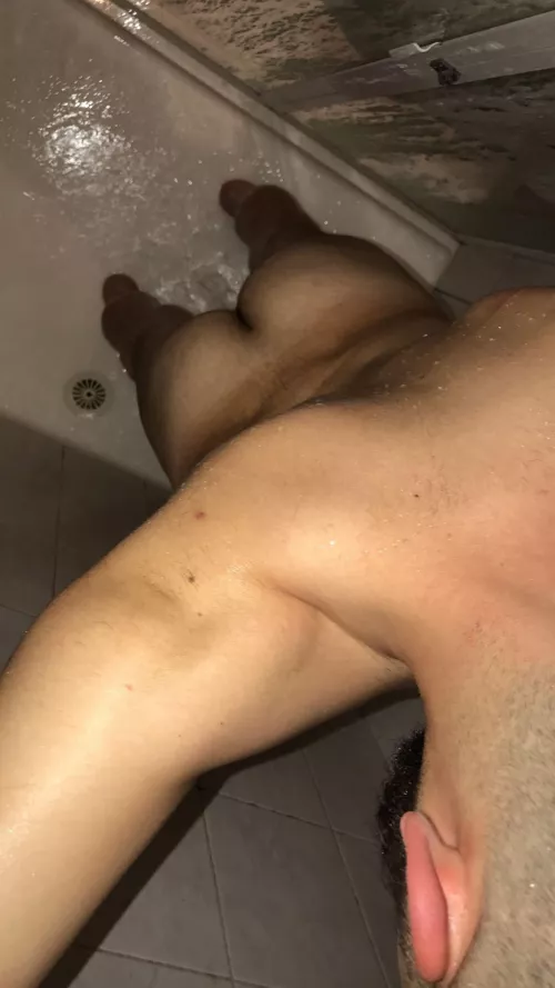 ⬆️vote if you’d wanna fuck me in the shower 😈