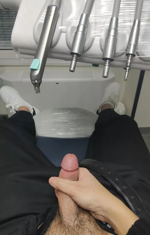 Waiting my dentist, I'm shaking 🥵😱