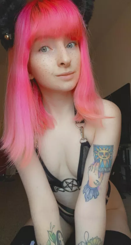 wanna come over and play with an emo catgirl?🥺🖤