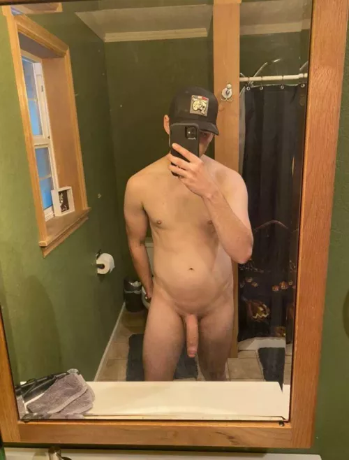 Wanna come play while my girlfriend is gone?😏(m)24