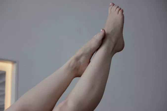 Wanna feel your kisses on my feet