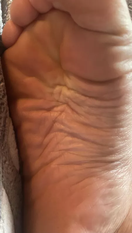 Wanna lick my feet 😊👅