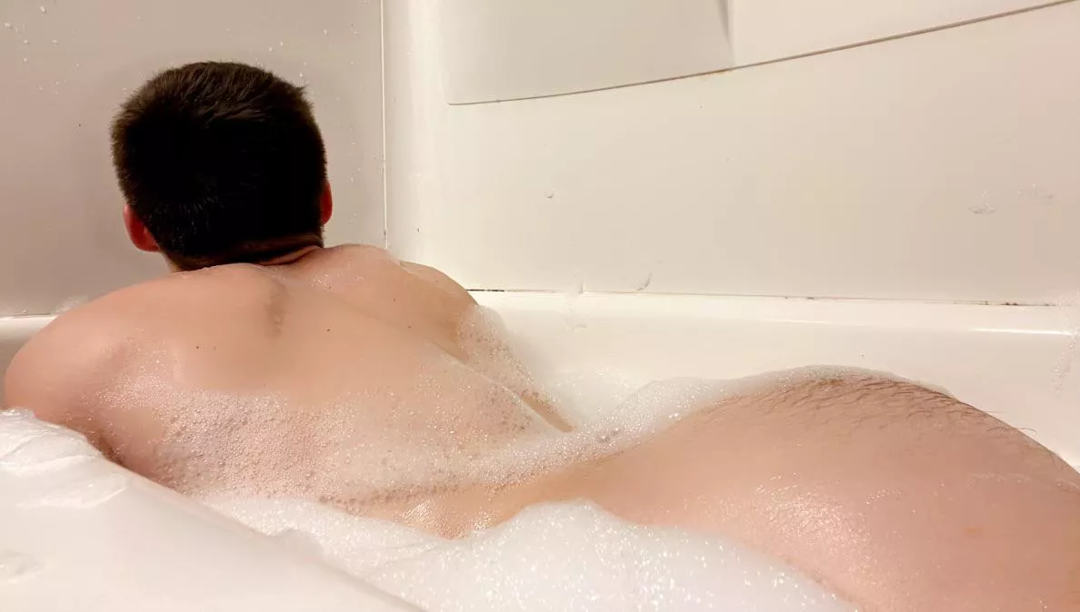 Wanna take a bubble bath with me?😏