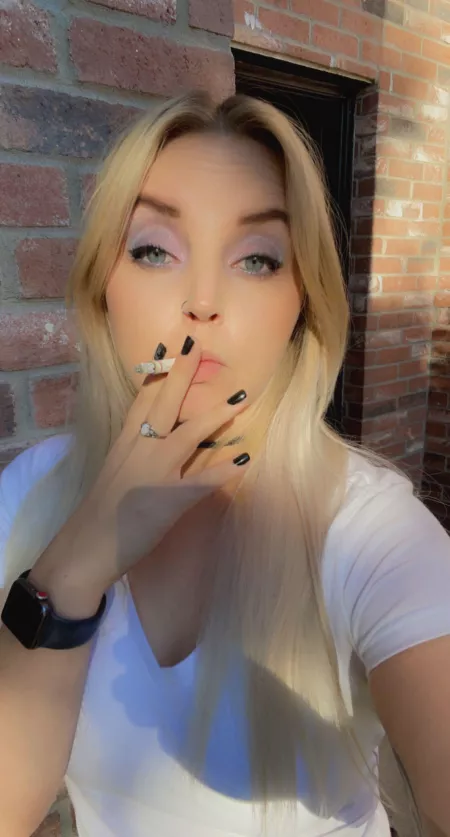 🚬 was almost gone but the lighting was on point