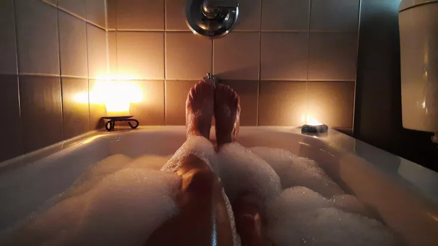 Was in a car accident so now I have to take care of this body - and those yummy feet. Who likes soaked toes? 😘🧼🛁