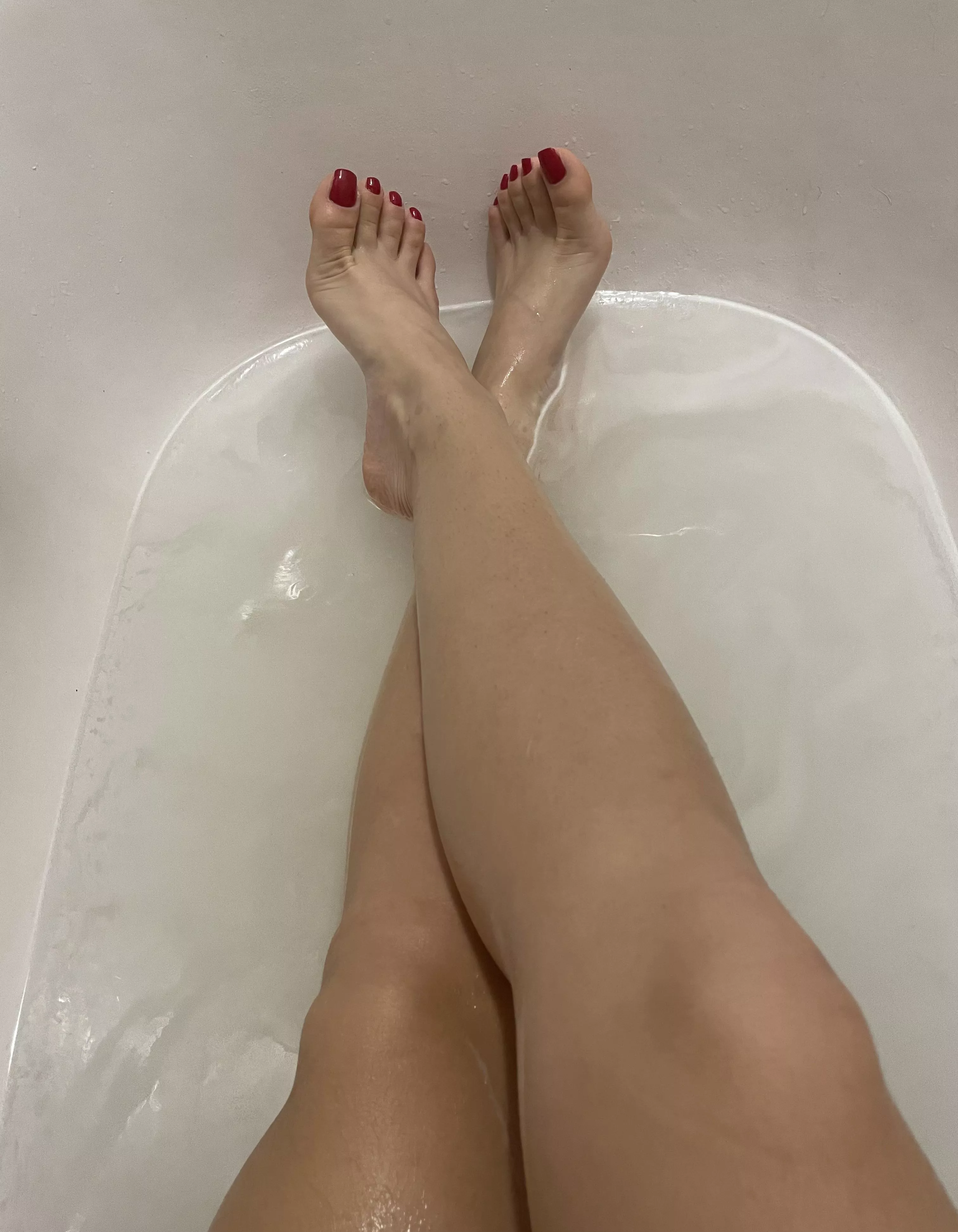 Wash my feet 😋