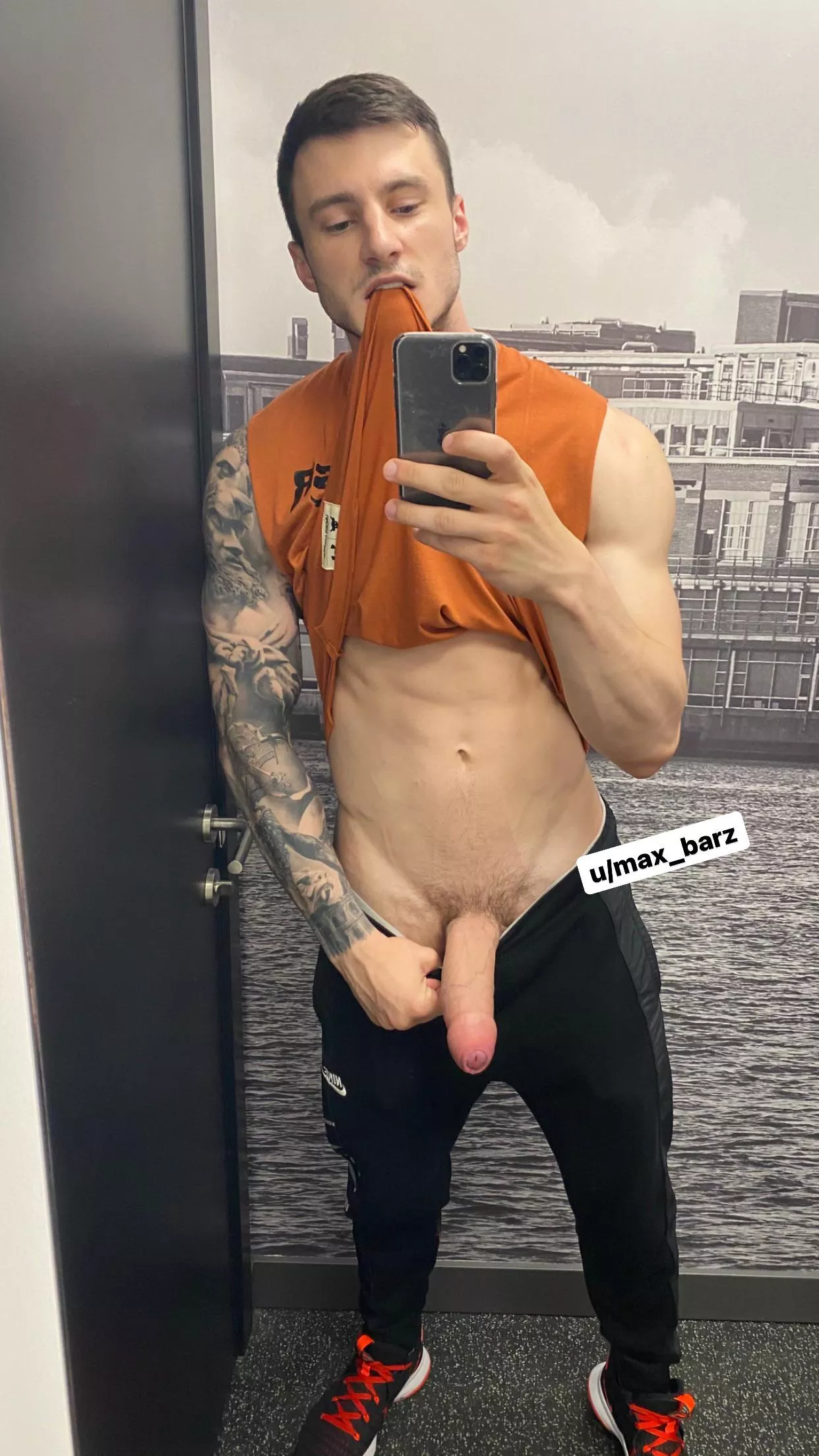 We can do something wild in this dressing room 😏