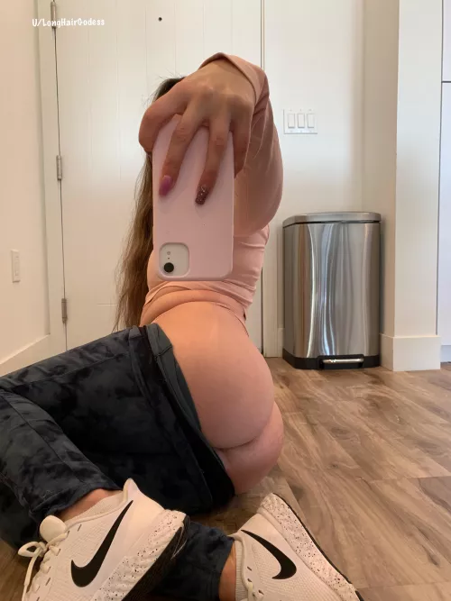 What a beautiful day today. Going to finish my workout then hit the town. Hopefully I’ll find my unicorn 😉