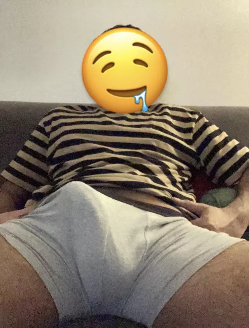 What do you think of my bulge ? Wish I could get milked now :/