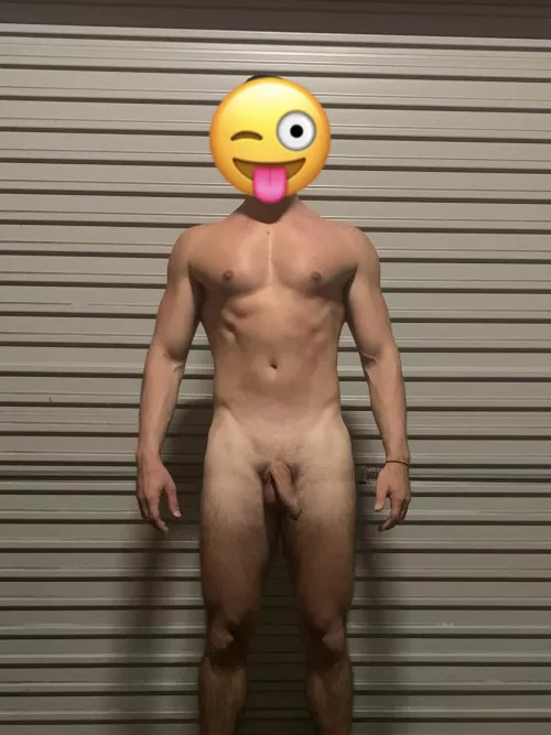 What do you think of my tan lines? Might need to hit up a nudist beach 😅