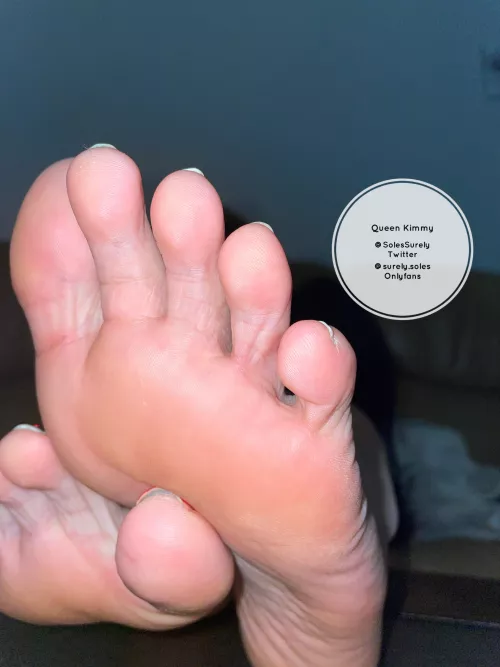 what would you do if my size 11 soles were this close to your face..?😏